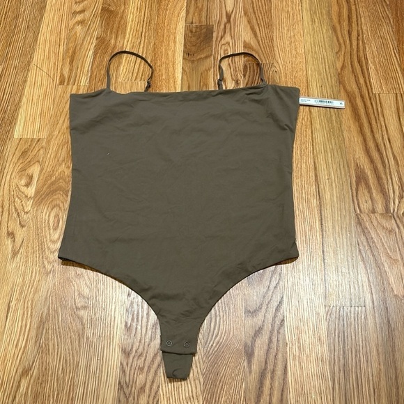 New SKIMS Fits everybody CAMI BODYSUIT thong plus size 2X Oxide brown nwt - Picture 1 of 1